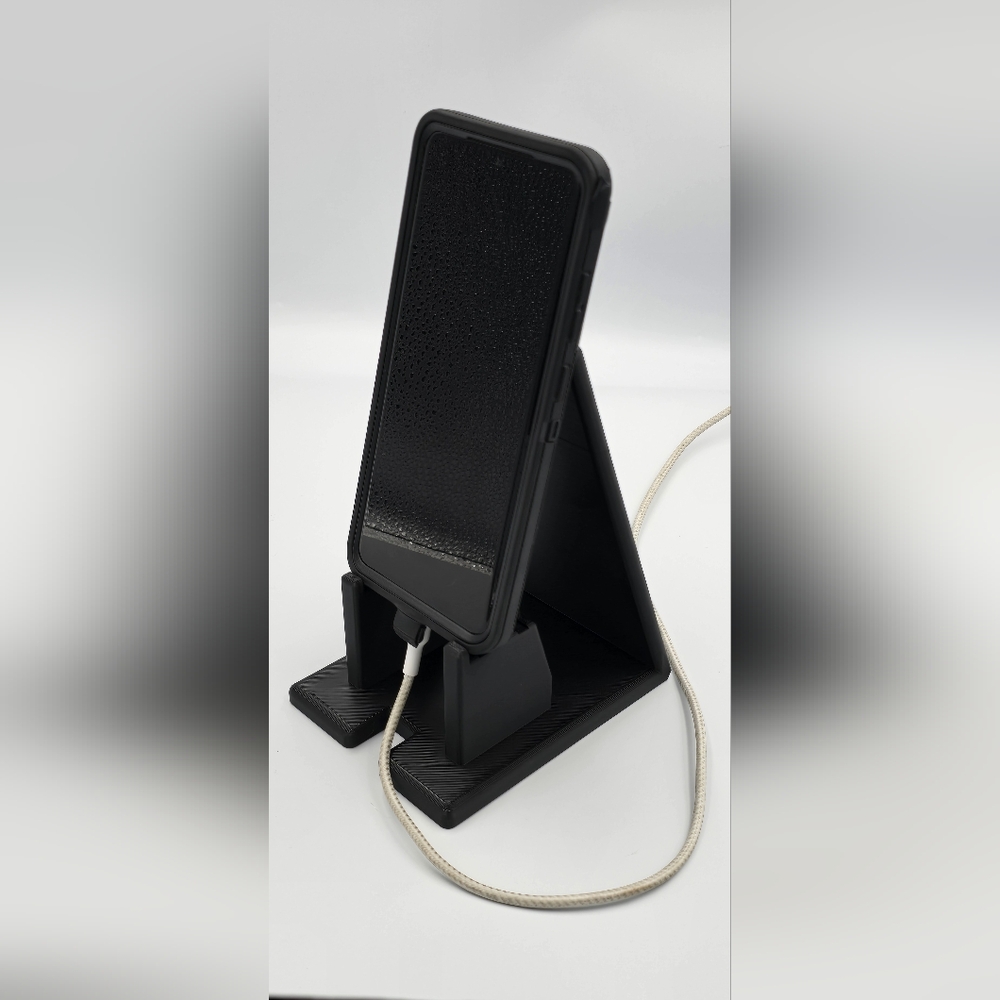 📱 The Goliath – Minimalist Non-Slip Phone Stand by PROTEC